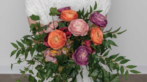 by_ranunculus-laurelleaf-bouquet